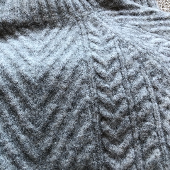 CLUB MONACO Grey cable knit sweater - Picture 6 of 8